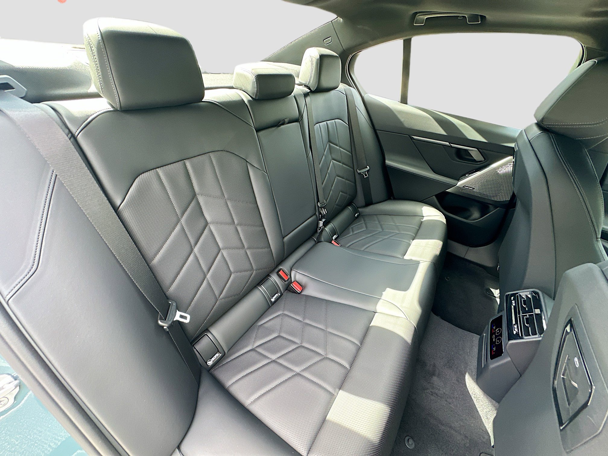 New 2026 BMW 530i 530i w/ Convenience Package image 22