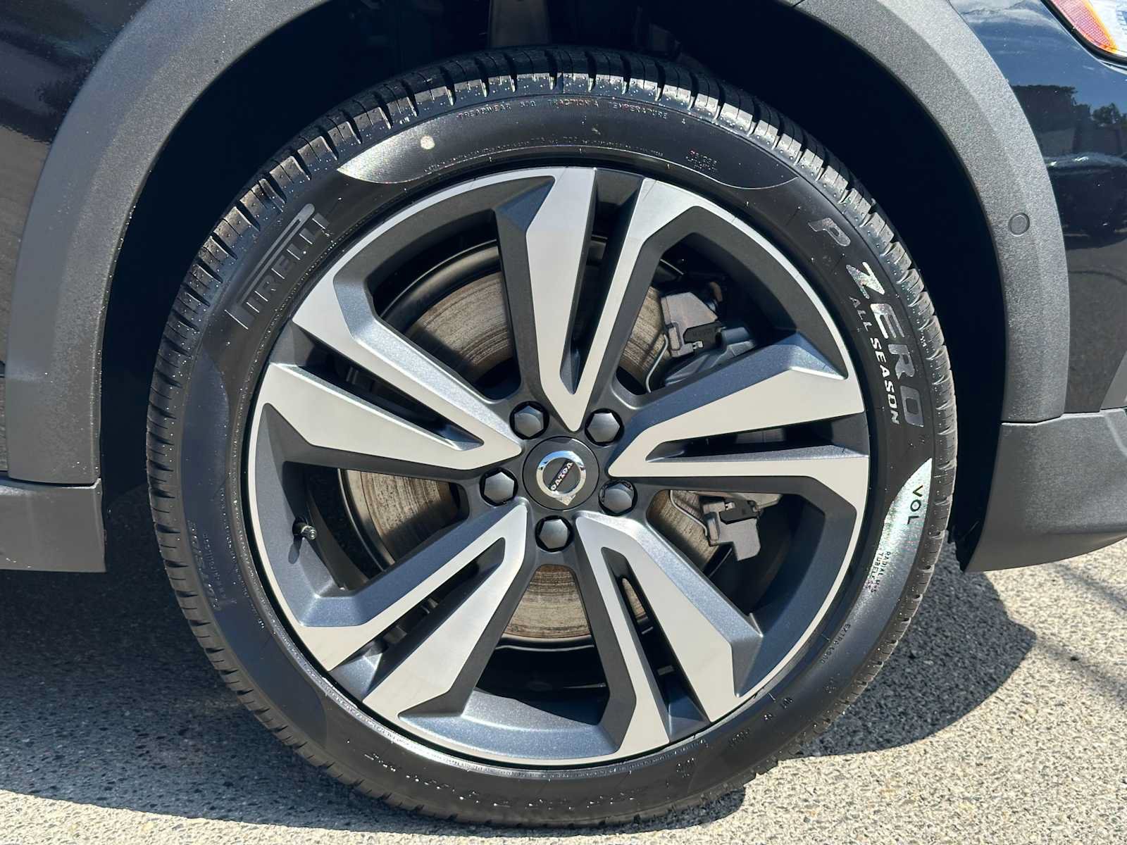 New 2026 Volvo V60 B5 Cross Country Plus w/ Protection Package Premier AWD/4WD image 9