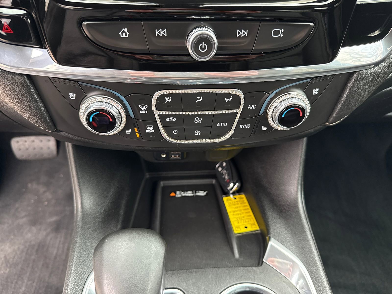 Used 2023 Chevrolet Traverse Premier AWD/4WD image 18