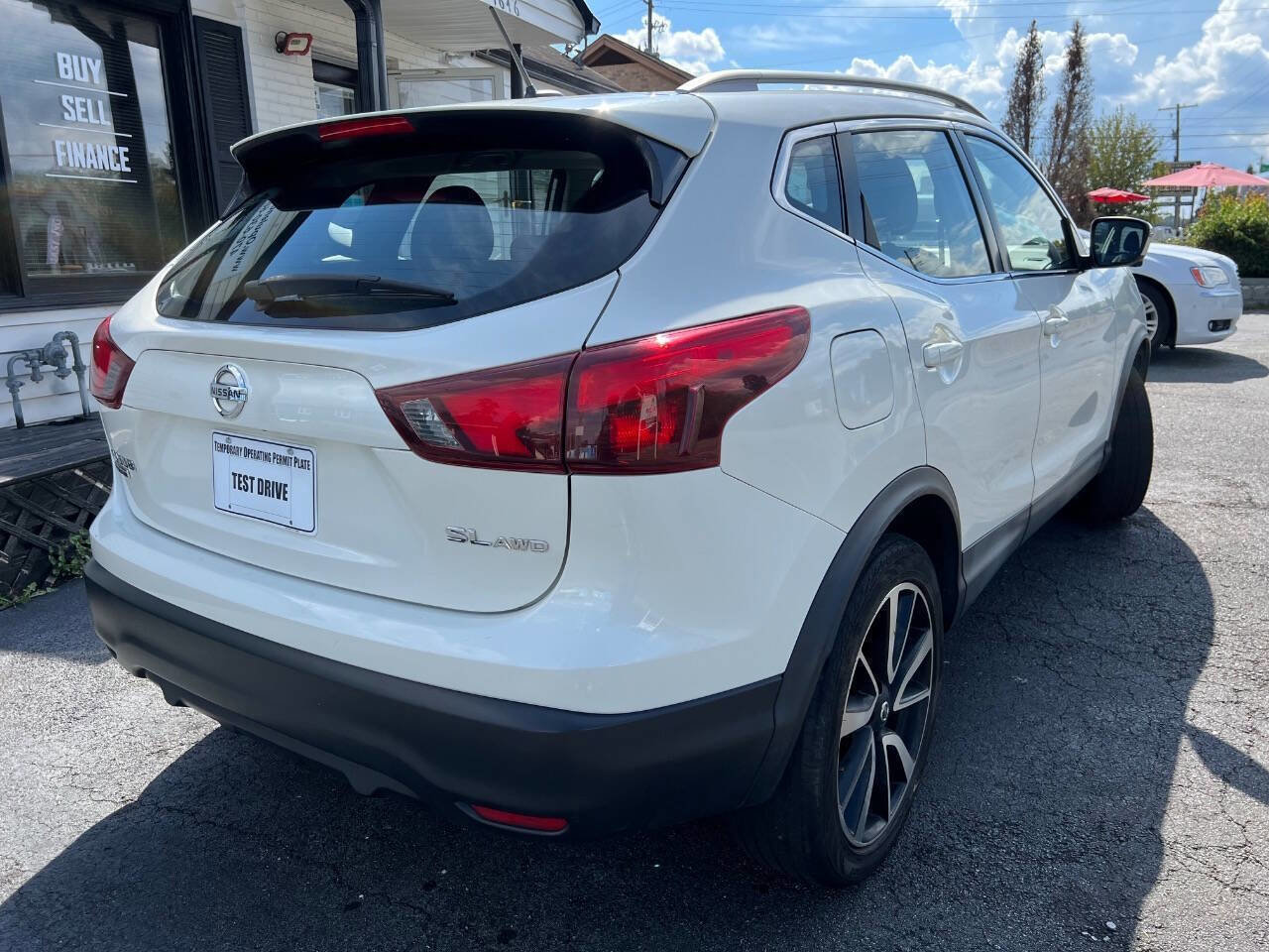 Used 2017 Nissan Rogue Sport SL w/ SL Premium Package image 9