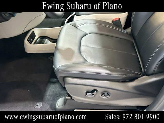 Used 2024 Chrysler Pacifica Limited FWD image 20