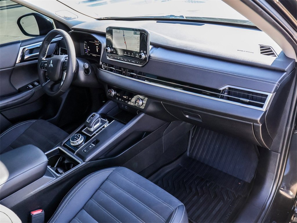 Used 2023 Mitsubishi Outlander SE image 15