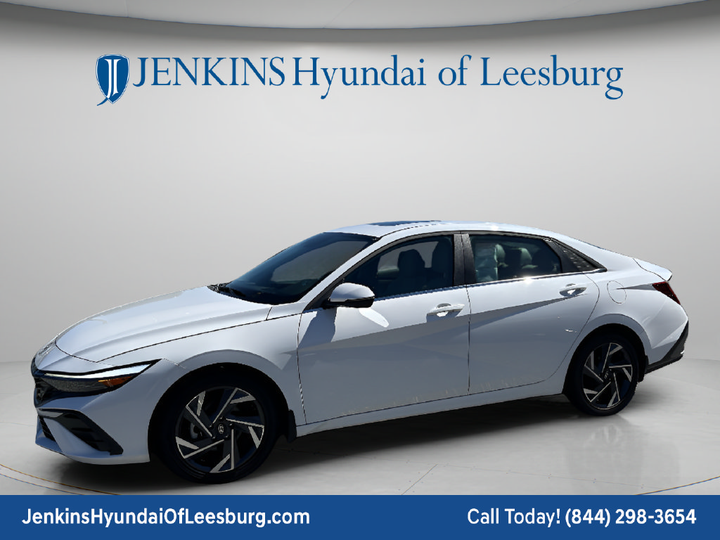 Certified 2025 Hyundai Elantra Limited FWD image 10