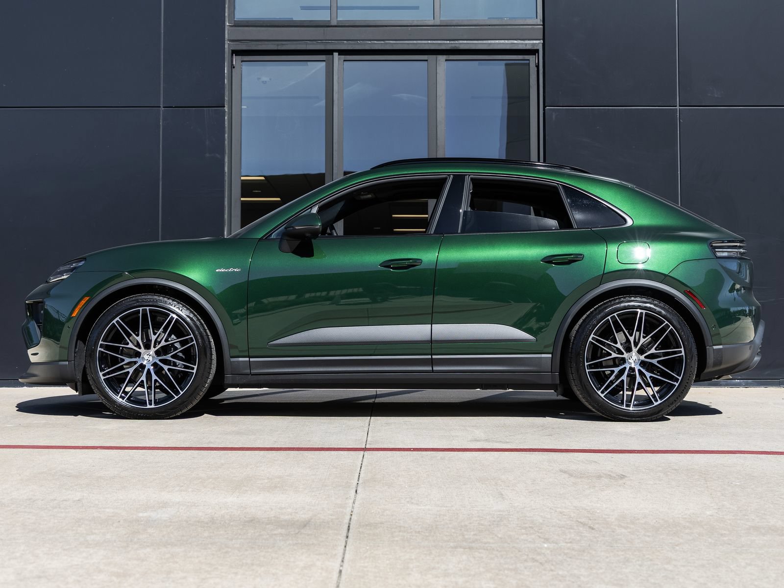 Certified 2025 Porsche Macan Electric RWD image 2