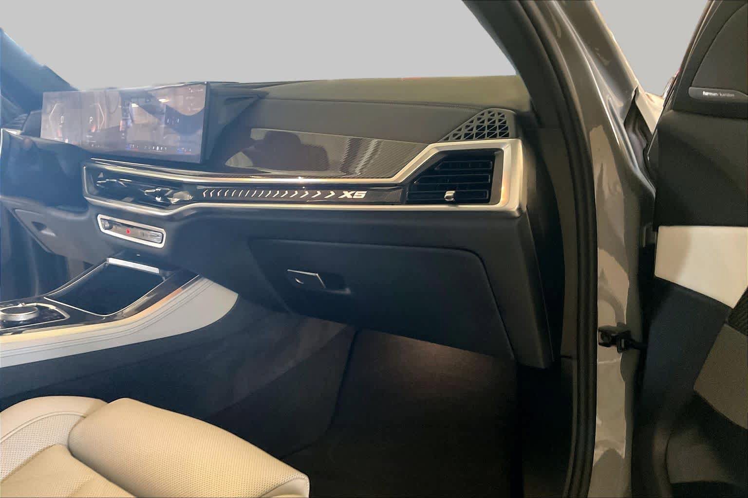 Certified 2025 BMW X5 xDrive40i w/ Parking Assistance Package AWD/4WD image 17