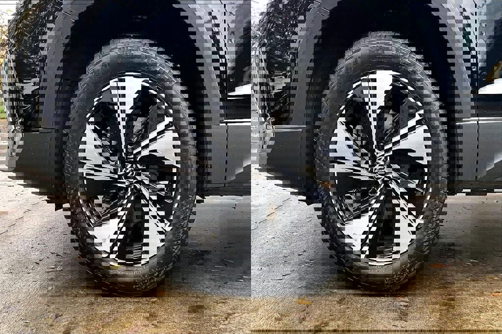 Certified 2025 Volkswagen Taos SE w/ Panoramic Sunroof Package image 8