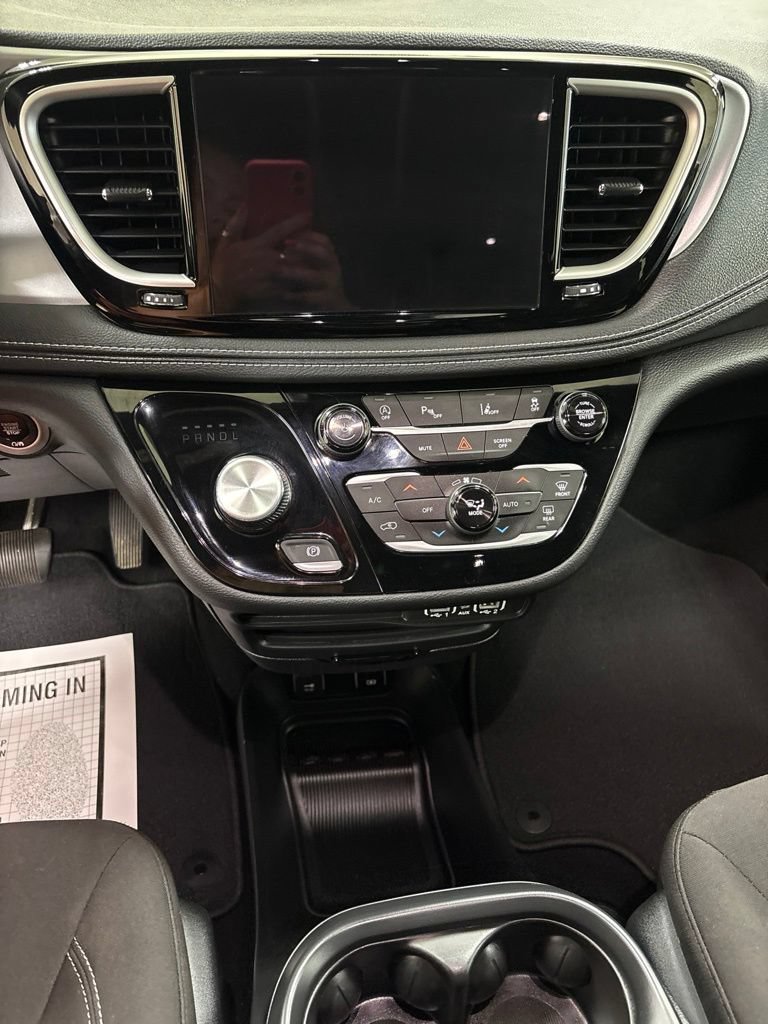 Used 2021 Chrysler Pacifica Touring w/ S Appearance Package FWD image 14