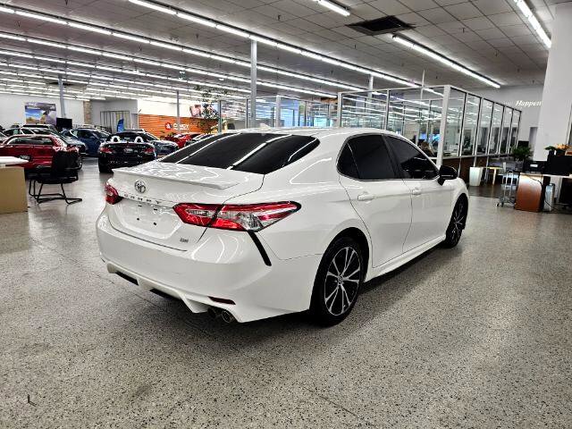 Used 2020 Toyota Camry SE image 4
