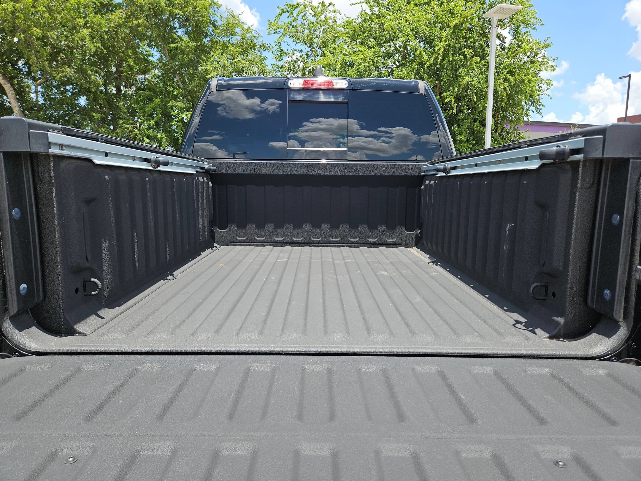 Used 2024 RAM 1500 Laramie AWD/4WD image 24