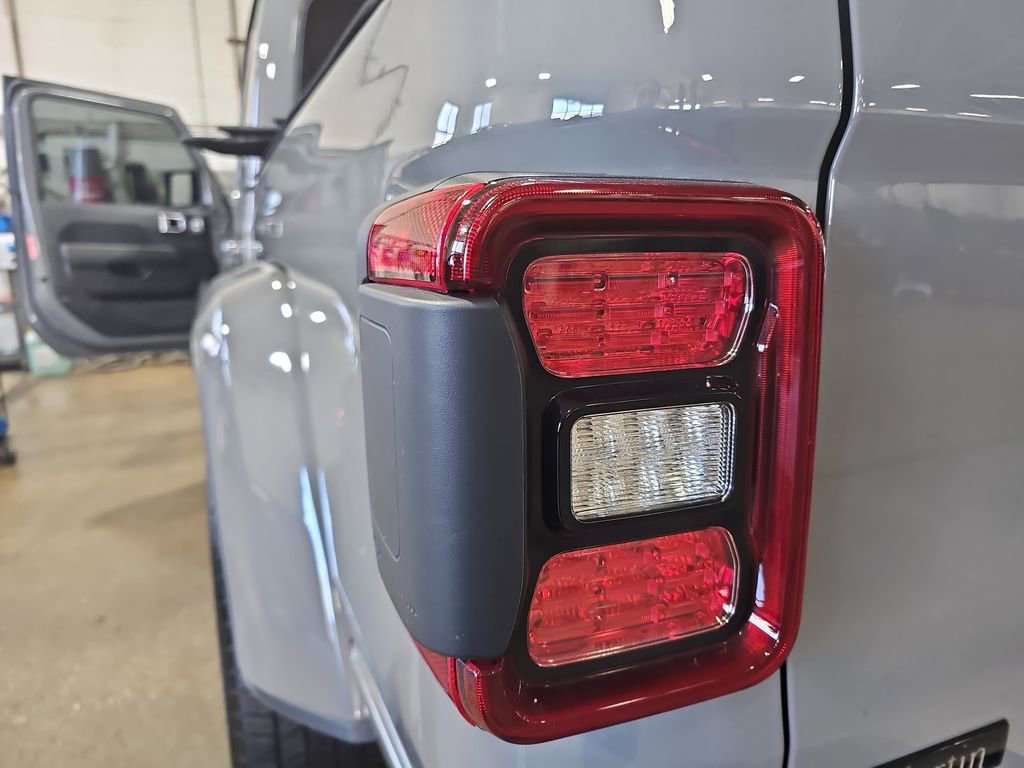 Certified 2022 Jeep Gladiator Overland image 34