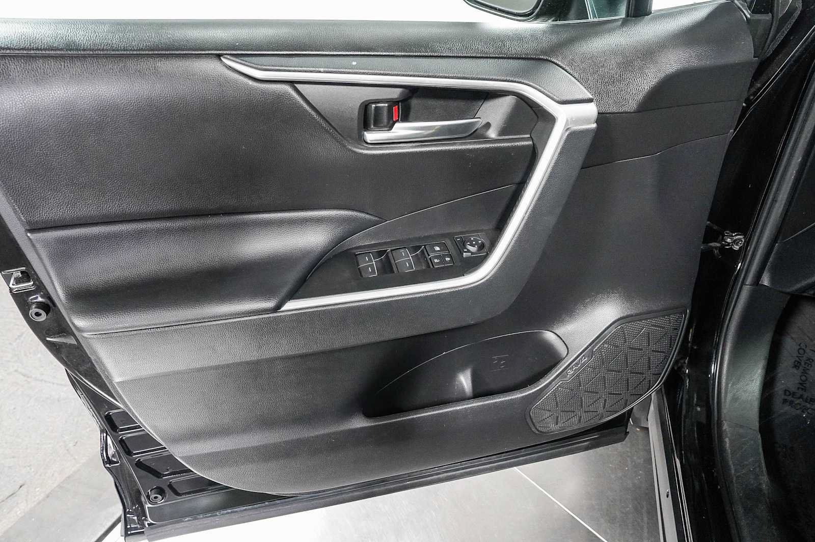 Certified 2023 Toyota RAV4 XLE w/ Convenience Package FWD image 23