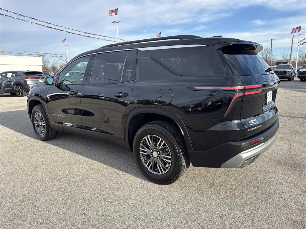 Used 2026 Chevrolet Traverse LT image 3