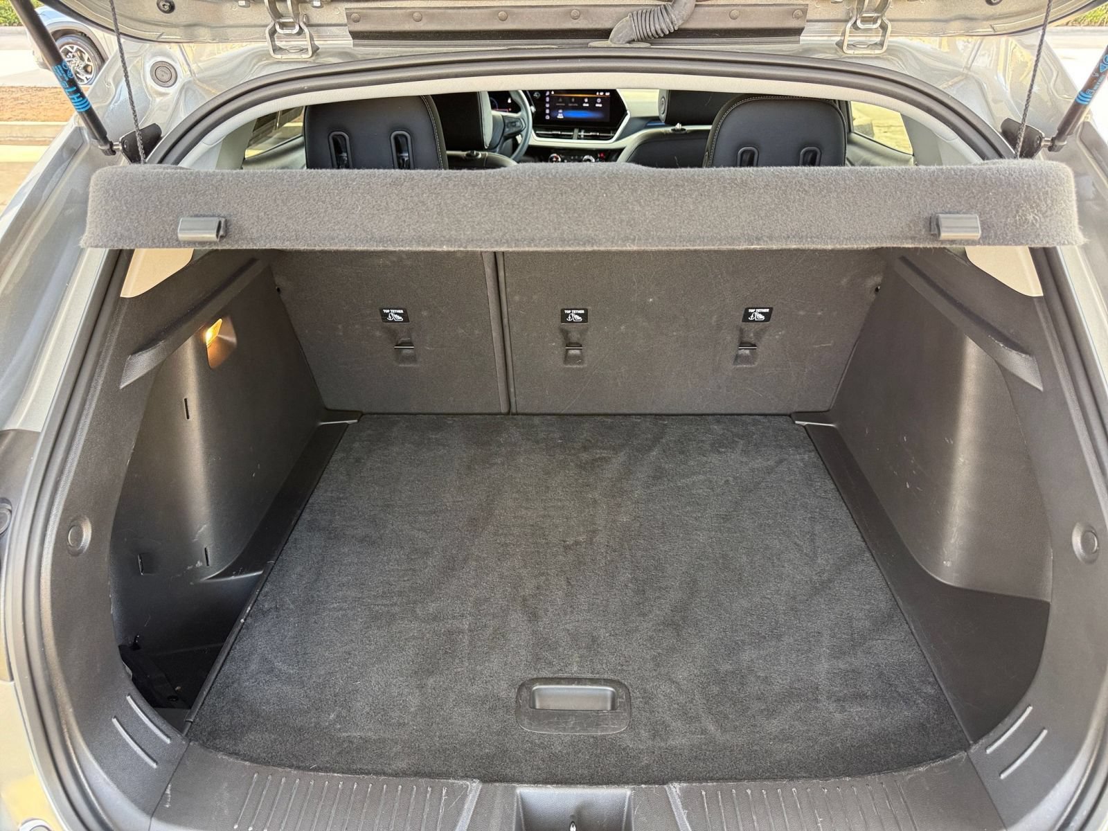 Used 2025 Chevrolet Trax LT FWD image 31