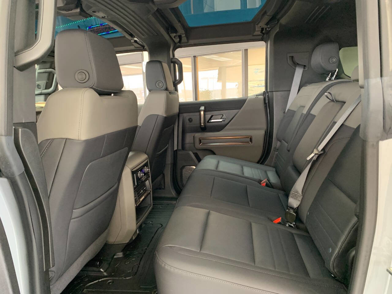 Used 2024 GMC Hummer EV 2X w/ LPO, Illumination Package image 17
