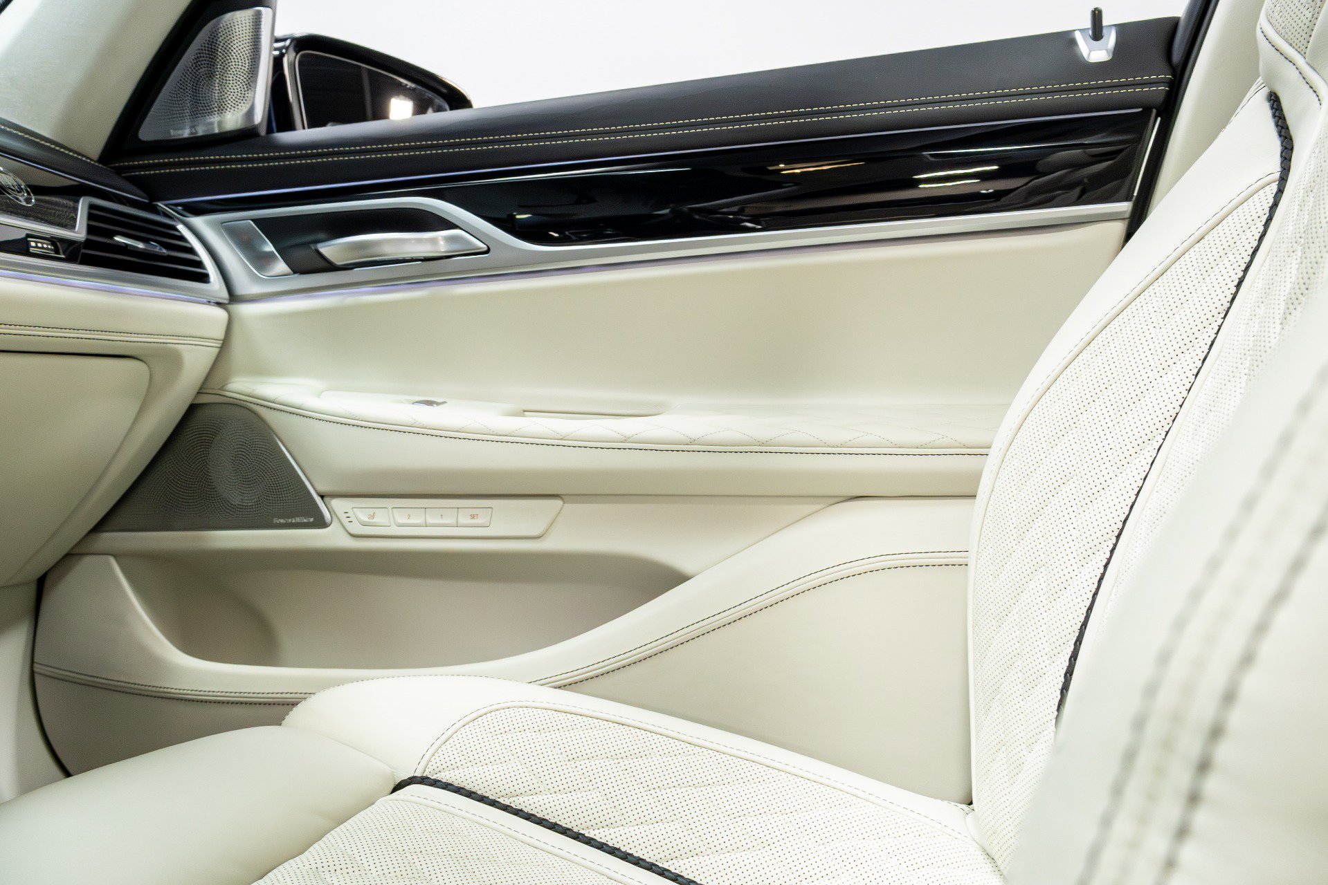 Used 2020 BMW ALPINA B7 xDrive w/ Interior Design Package image 13