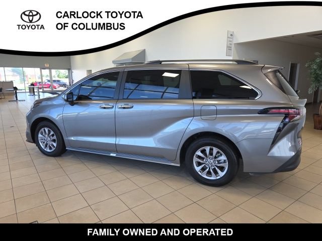 Used 2026 Toyota Sienna XLE FWD image 9