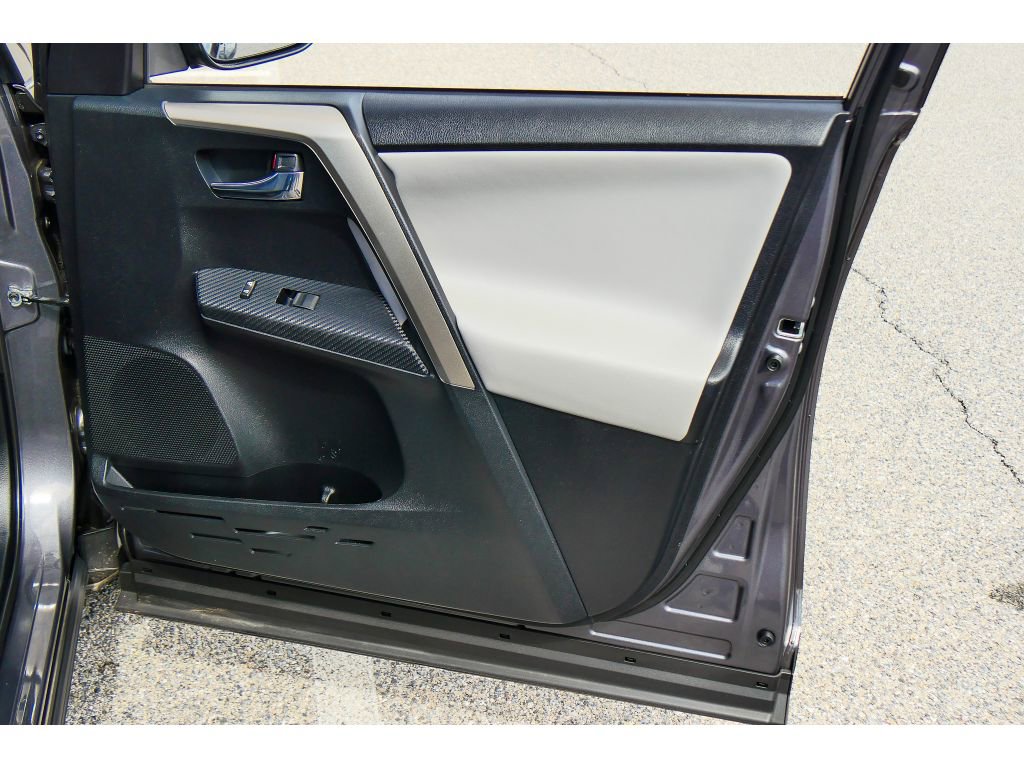 Used 2015 Toyota RAV4 Limited image 16