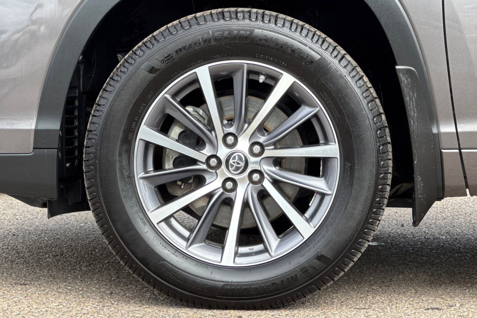 Used 2017 Toyota Highlander XLE image 27