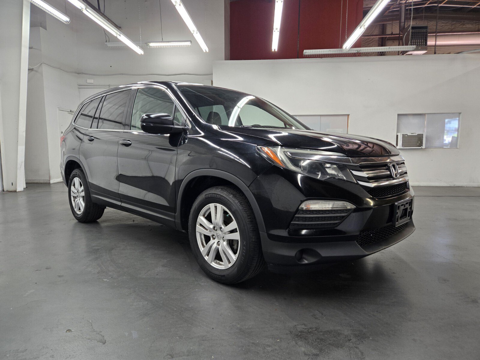 Used 2017 Honda Pilot LX image 4