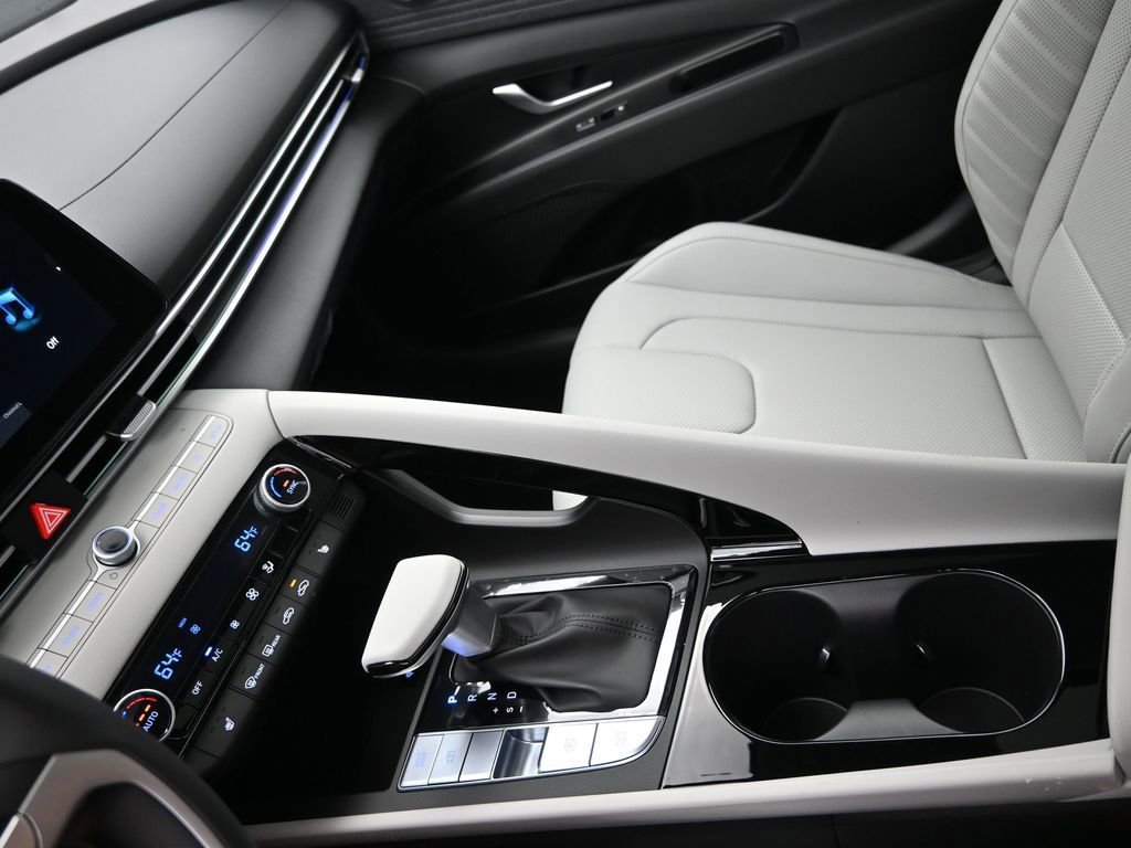 New 2025 Hyundai Elantra Limited image 20