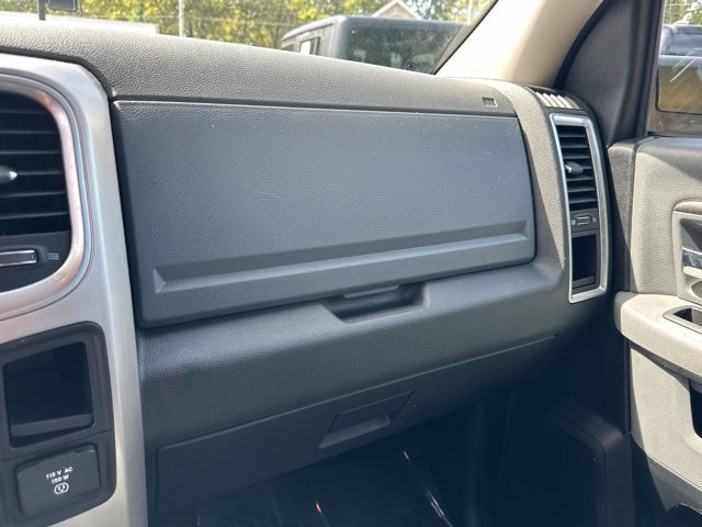Used 2017 RAM 1500 Classic SLT w/ SLT Plus D←cor Group AWD/4WD image 3