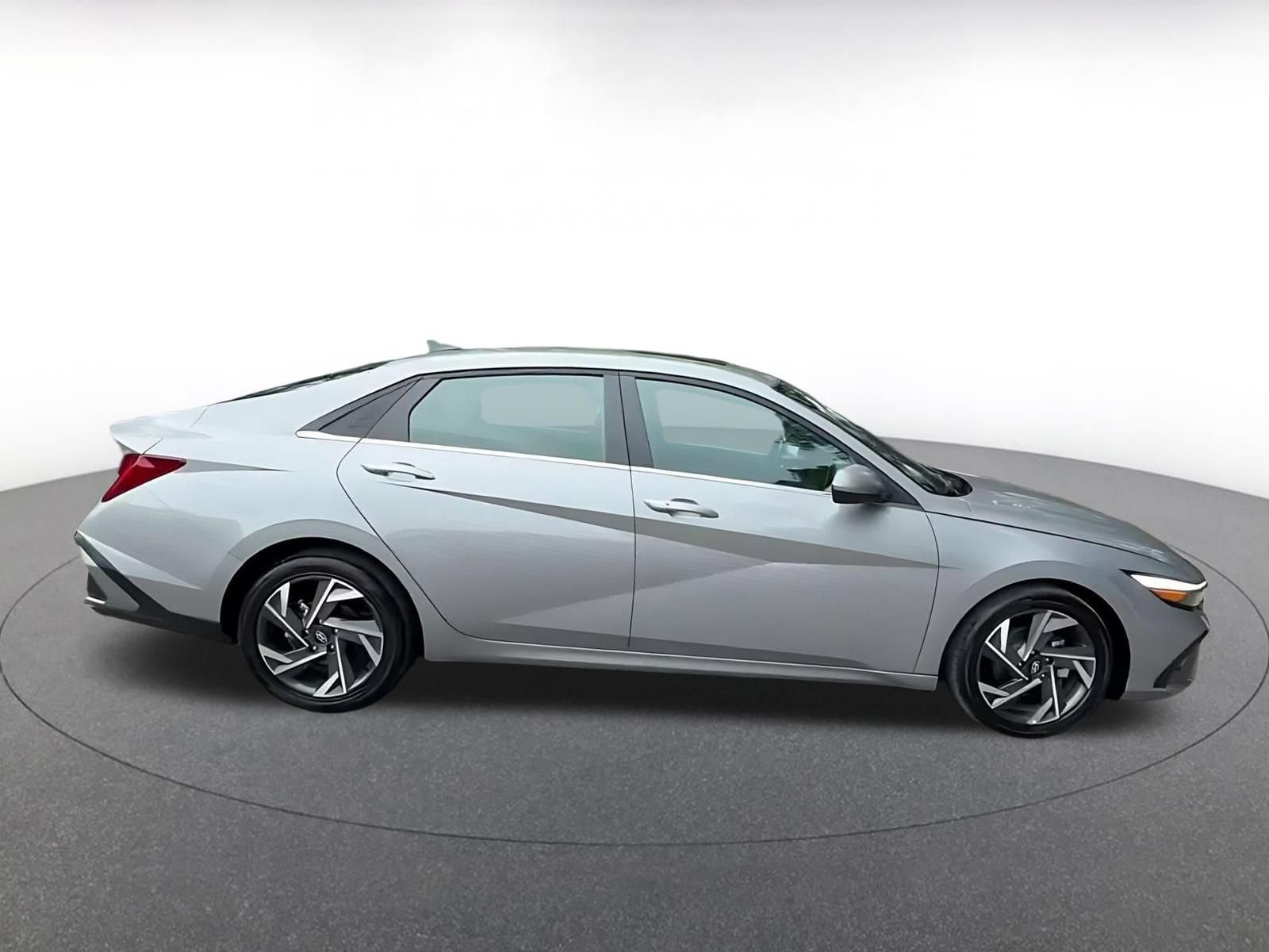 Used 2025 Hyundai Elantra SEL FWD image 7