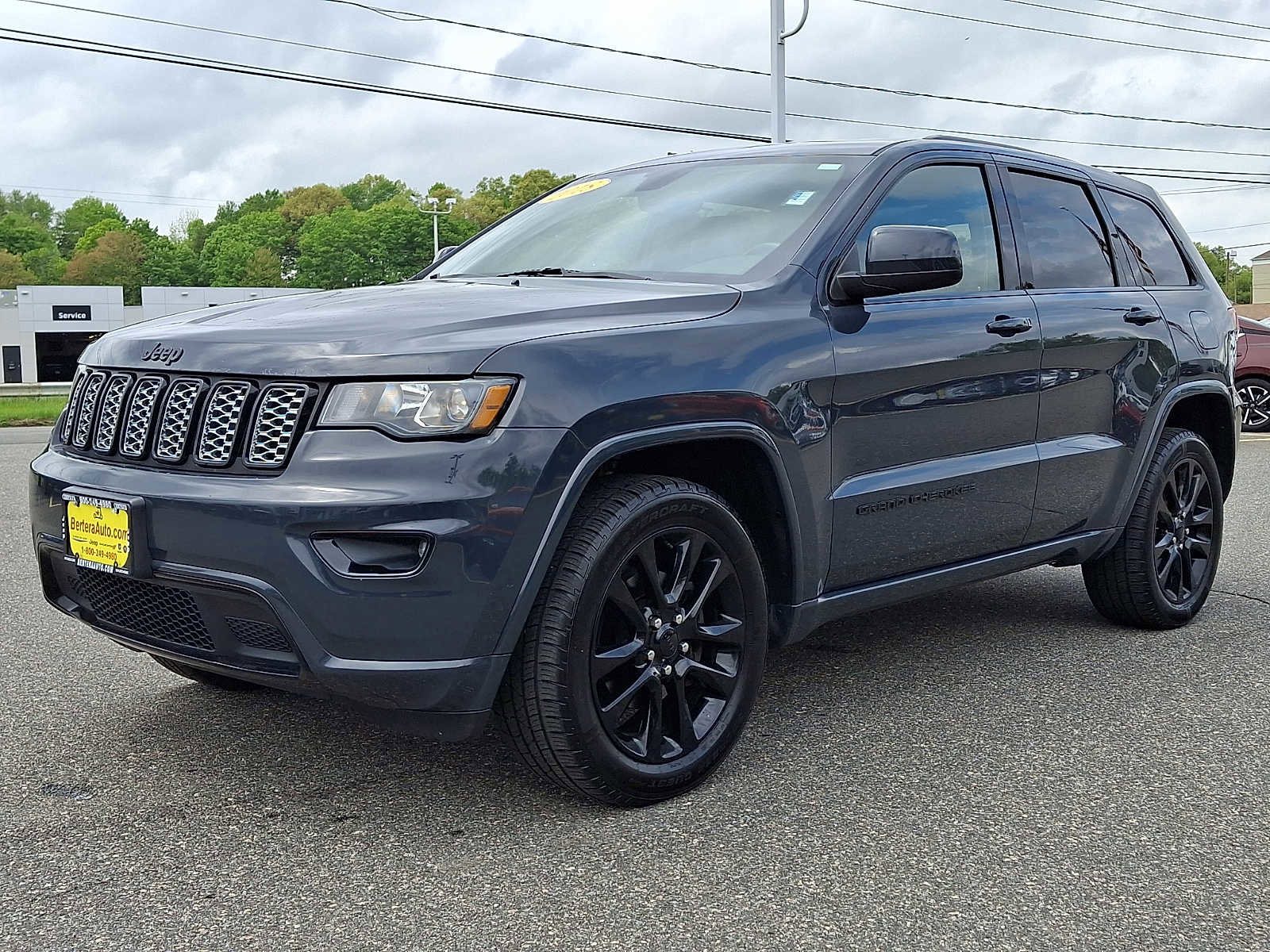 Used 2018 Jeep Grand Cherokee Altitude AWD/4WD image 3