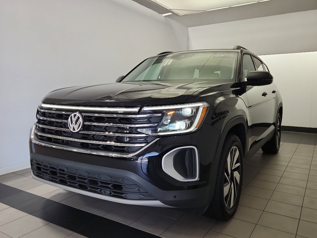 Certified 2025 Volkswagen Atlas SE w/ Panoramic Sunroof Package FWD image 2