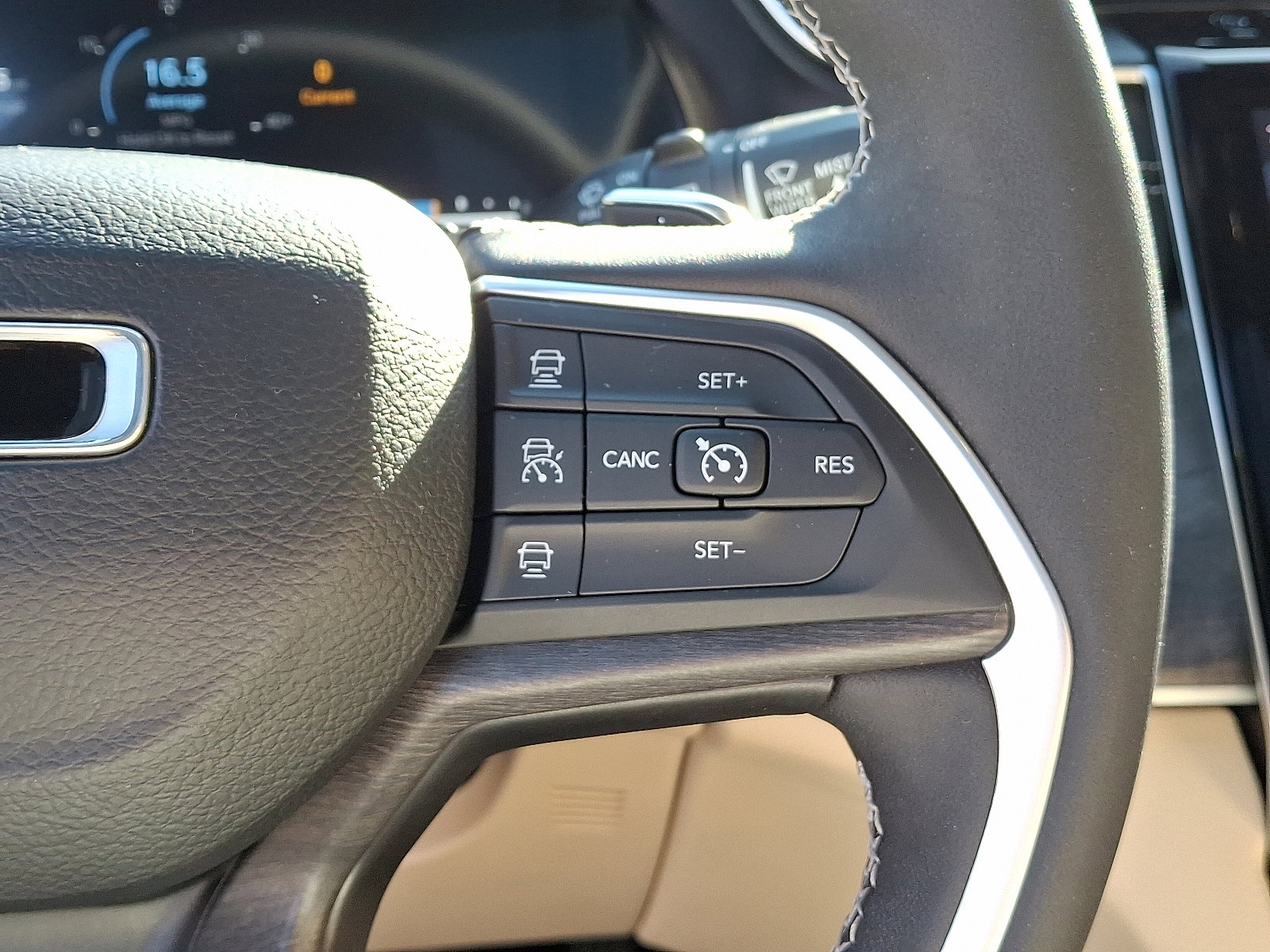 Used 2023 Jeep Grand Cherokee Limited AWD/4WD image 24