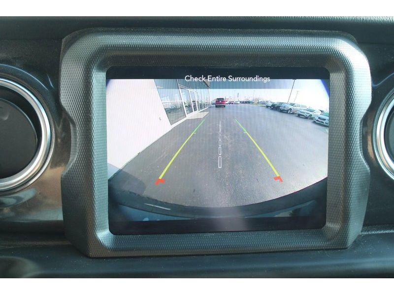 Used 2022 Jeep Wrangler Unlimited Sahara image 26