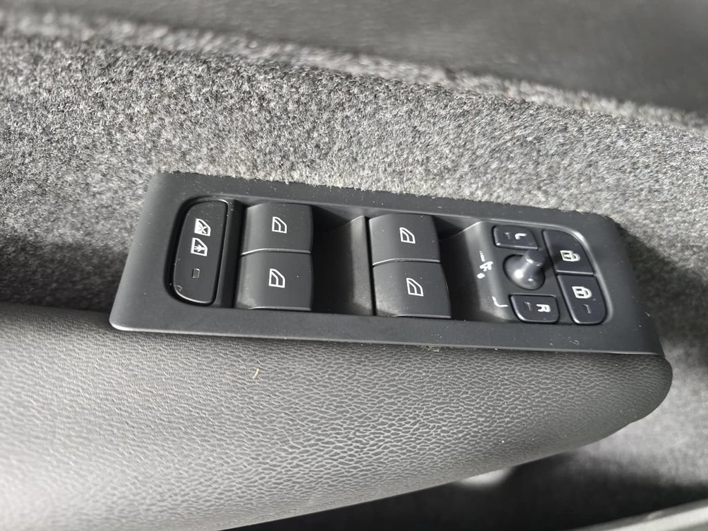 Used 2023 Volvo XC40 Recharge Plus w/ Protection Package Premier AWD/4WD image 24