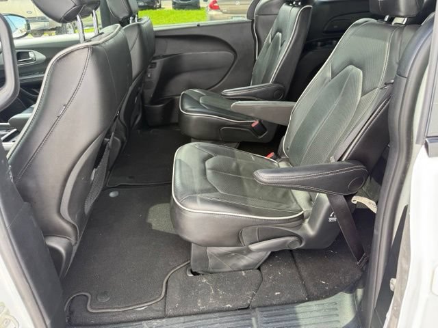 Used 2025 Chrysler Pacifica Limited FWD image 27