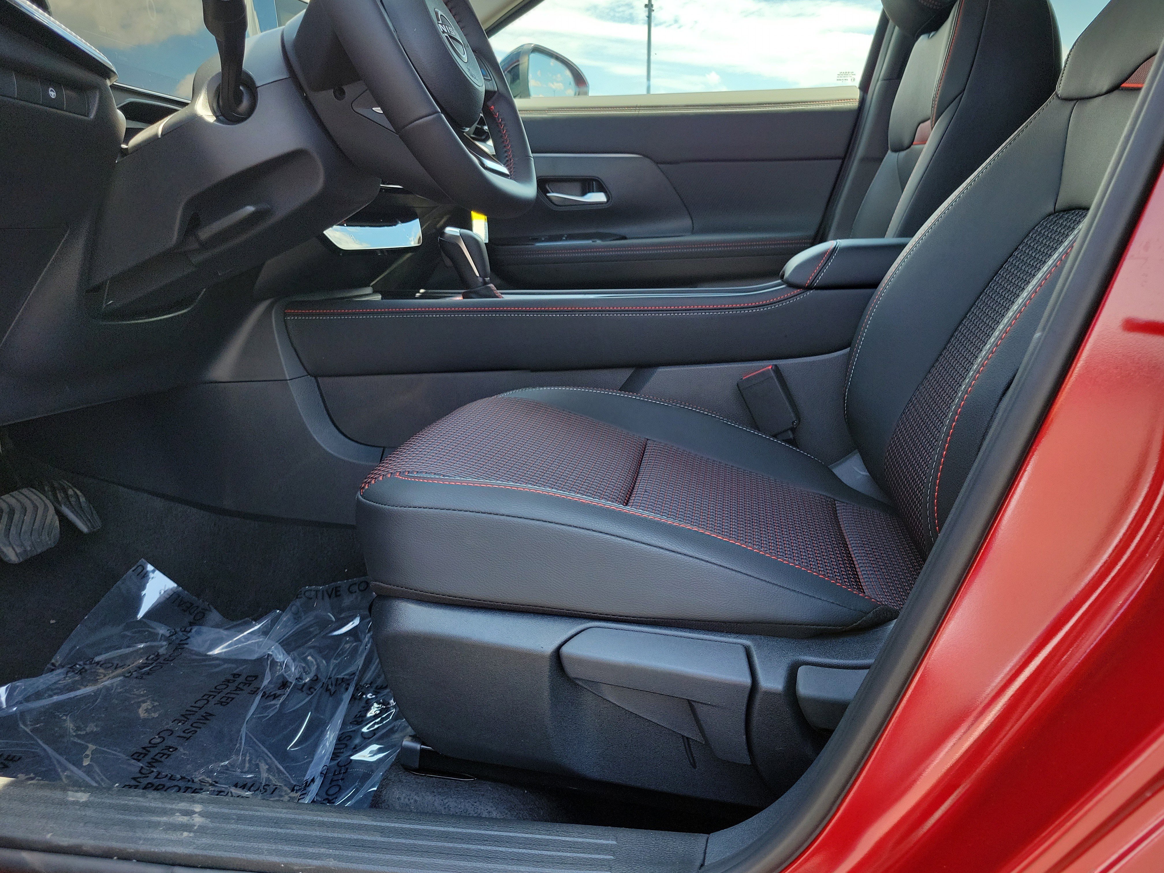 New 2026 Nissan Kicks SR AWD/4WD image 16