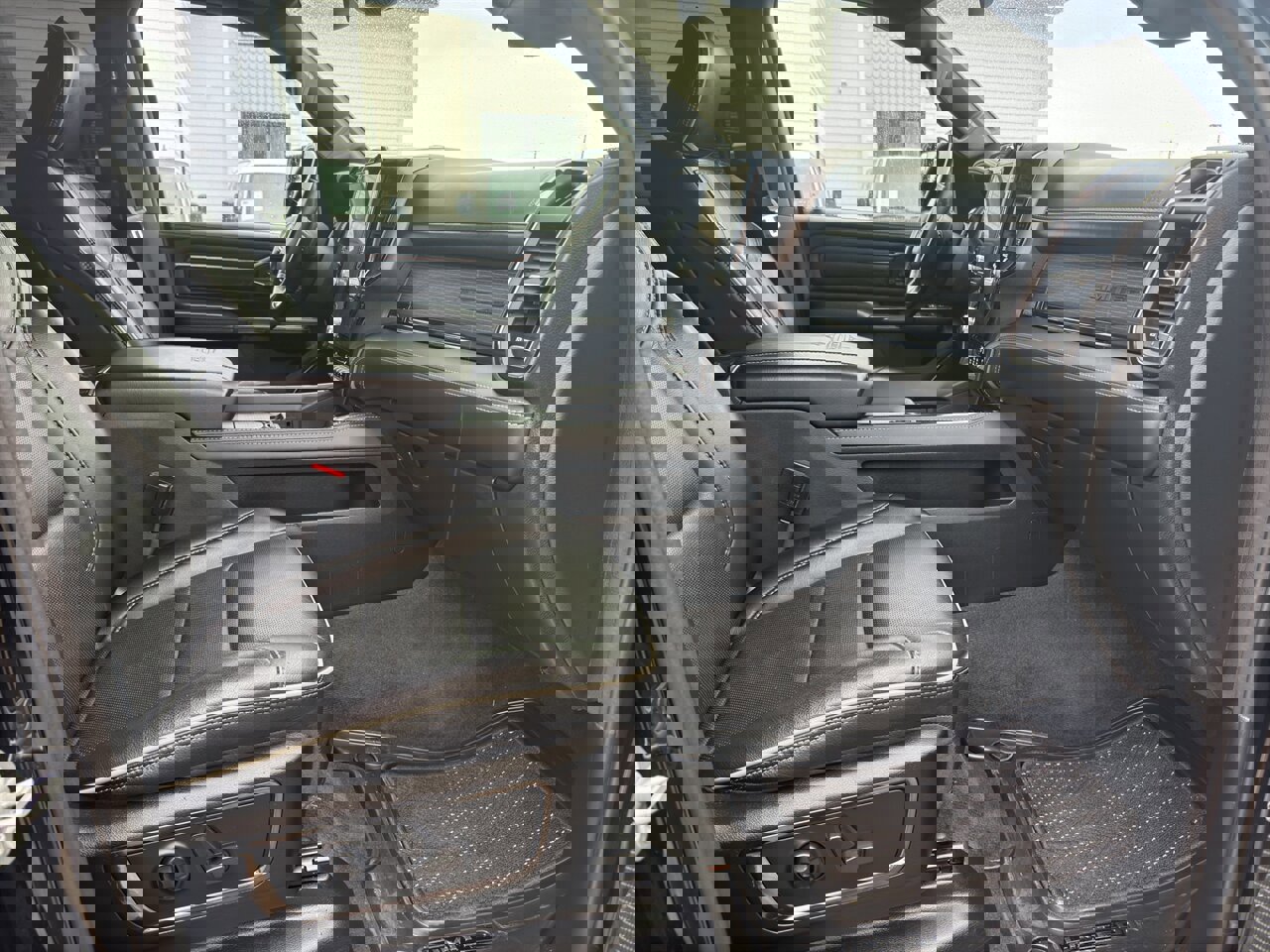 Used 2022 RAM 1500 Limited w/ Body-Colour Bumper Group image 71