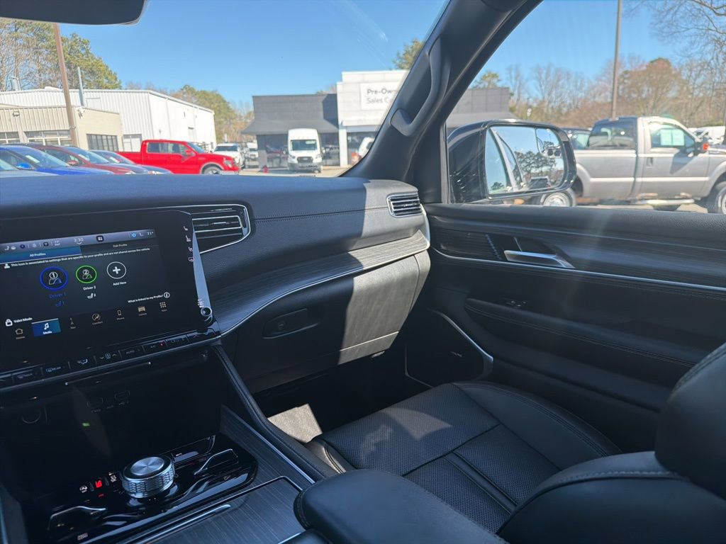 Used 2024 Jeep Wagoneer L Series III w/ Flexible Seating Group image 11