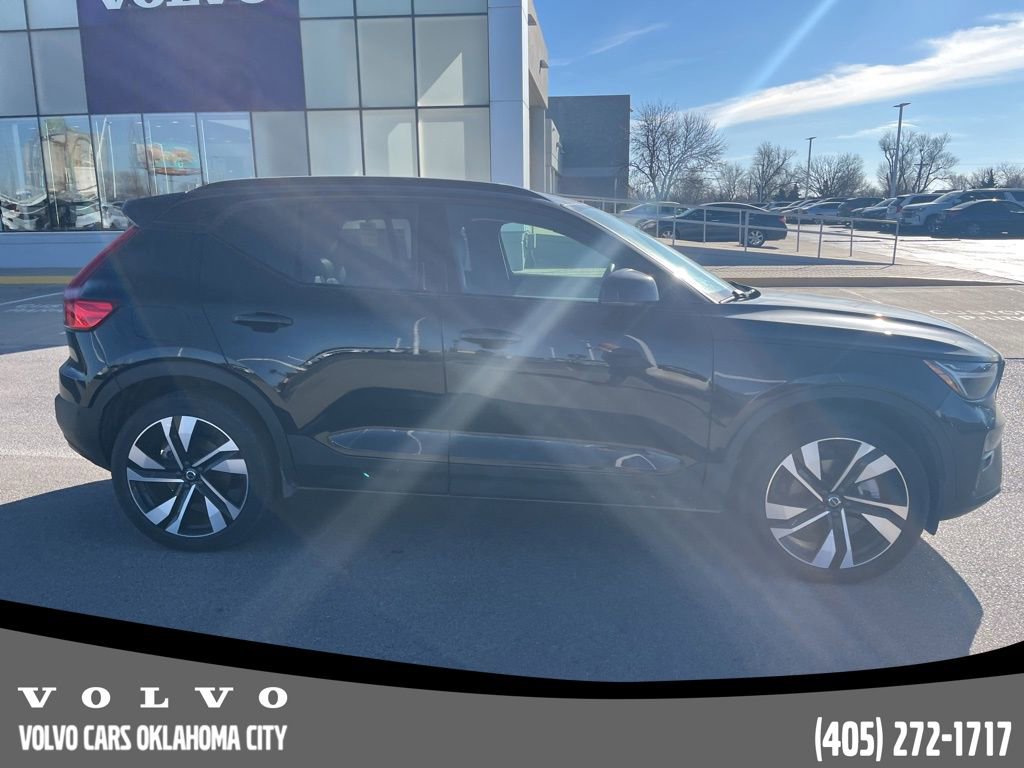 Certified 2025 Volvo XC40 B5 Plus image 4