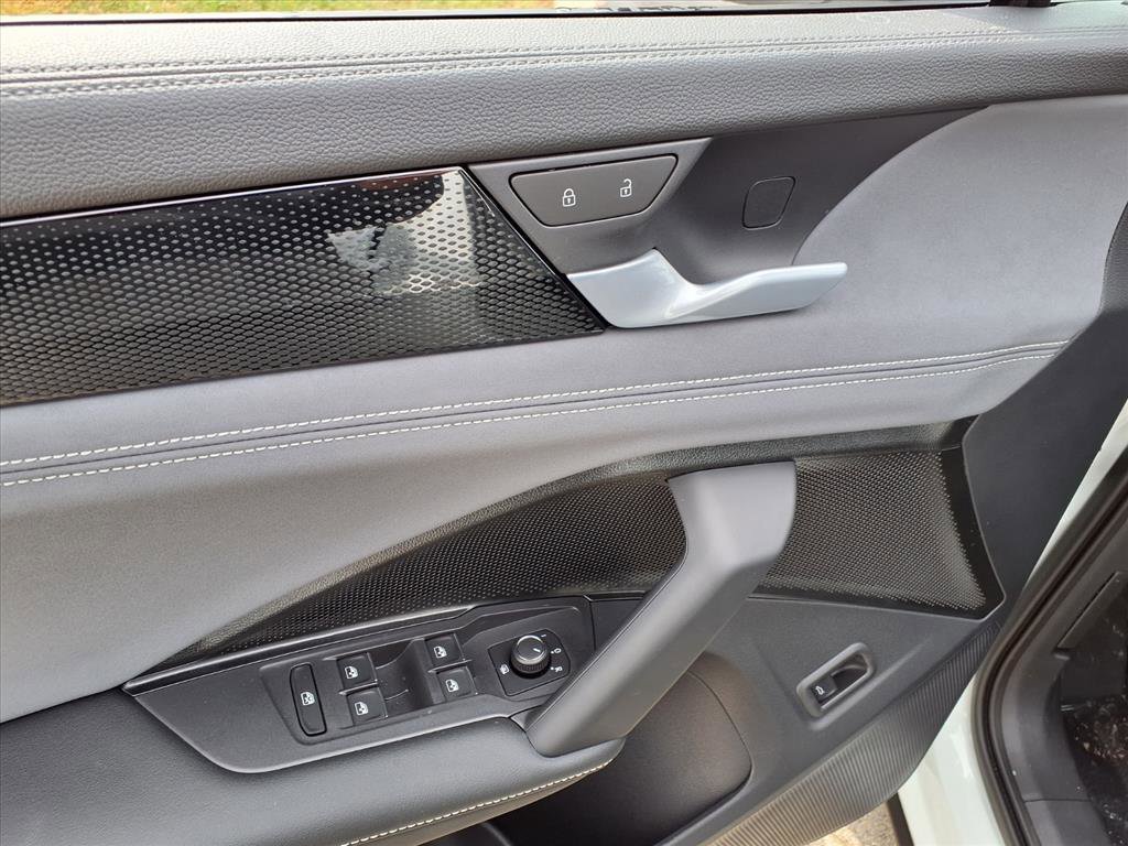 New 2026 Volkswagen Tiguan SE image 12