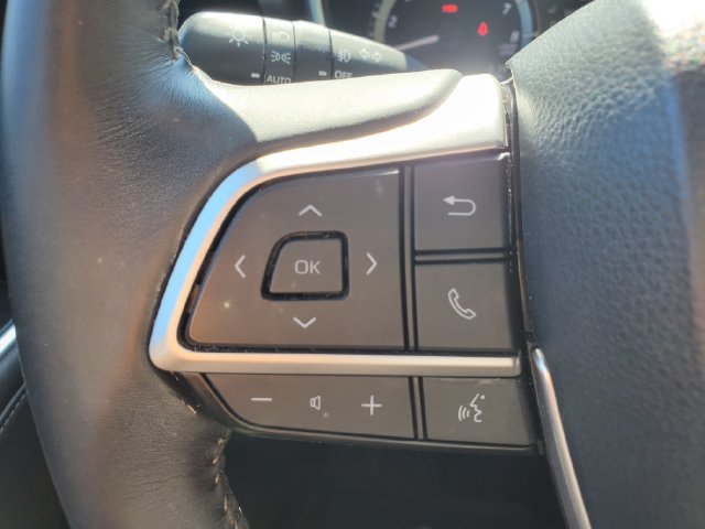Used 2023 Toyota Highlander XLE AWD/4WD image 23