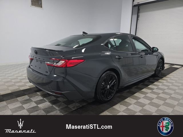 Used 2025 Toyota Camry SE image 3