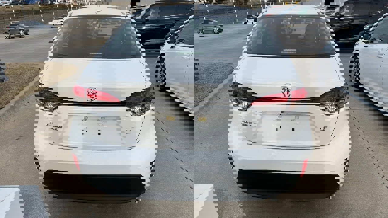 Used 2025 Toyota Corolla LE image 5