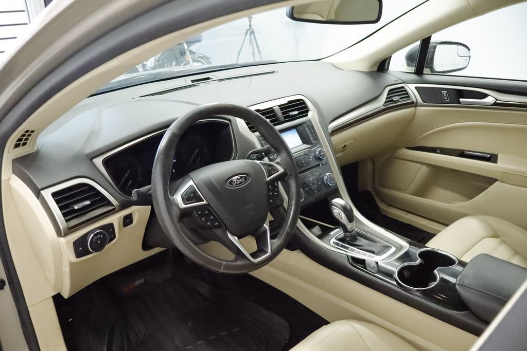 Used 2015 Ford Fusion SE w/ Equipment Group 202A FWD image 21
