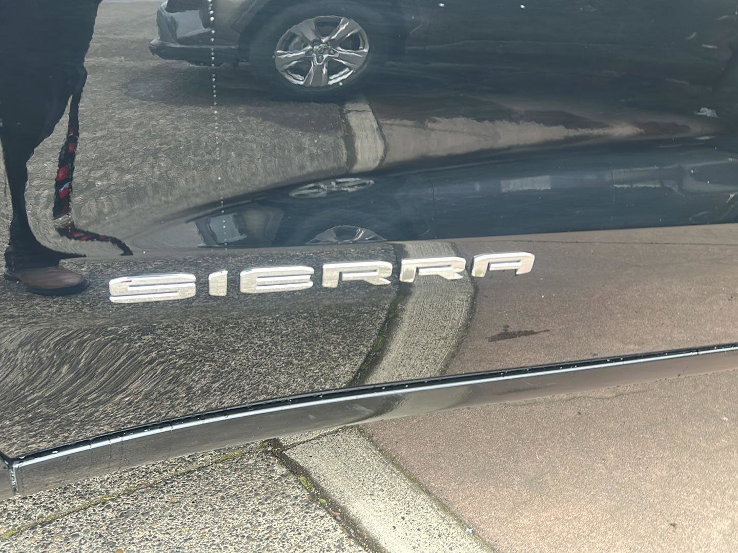 Used 2024 GMC Sierra 1500 SLT image 9