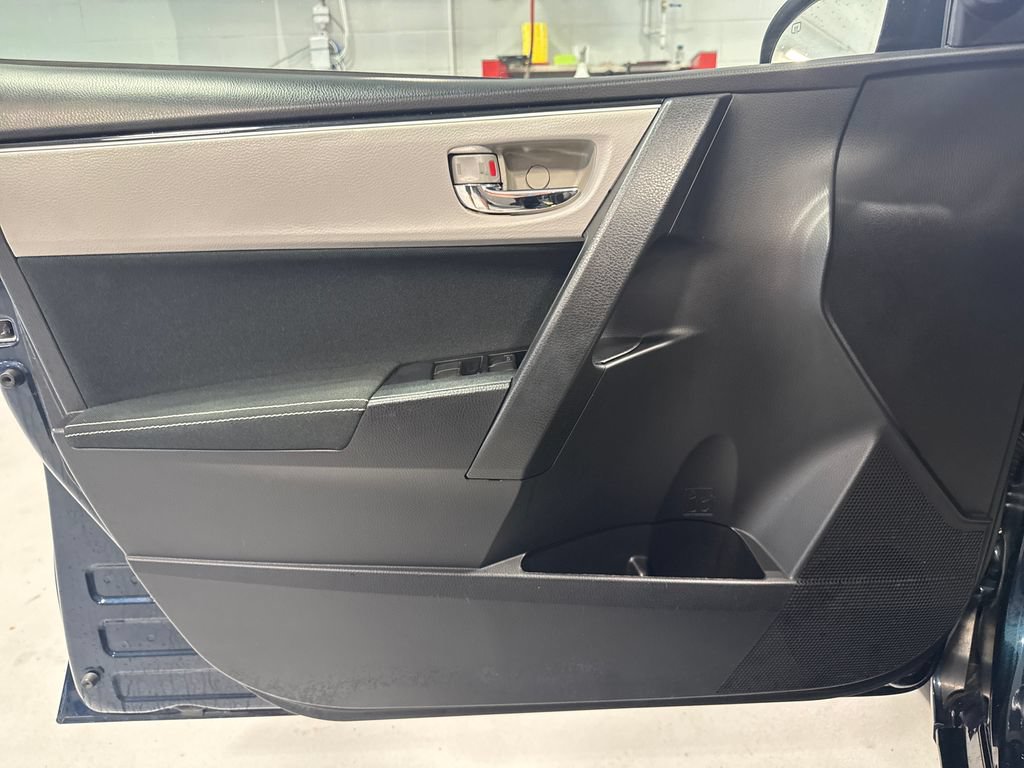 Used 2018 Toyota Corolla LE FWD image 25