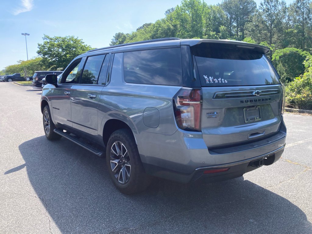 Used 2022 Chevrolet Suburban Z71 w/ Luxury Package image 4