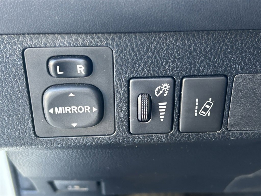 Used 2018 Toyota RAV4 LE image 23