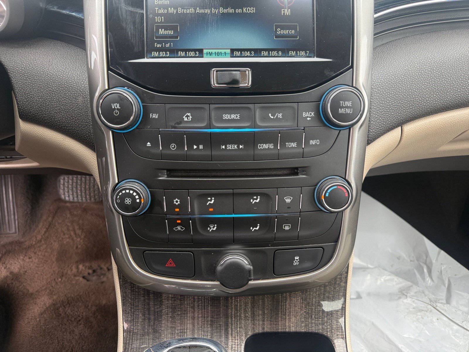Used 2015 Chevrolet Malibu LT FWD image 12