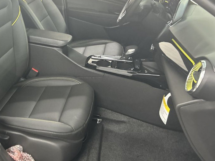 New 2026 Chevrolet Trax ACTIV w/ Sunroof Package FWD image 23