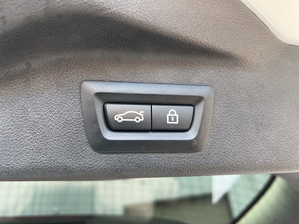 Used 2021 BMW X7 M50i w/ Executive Package image 44