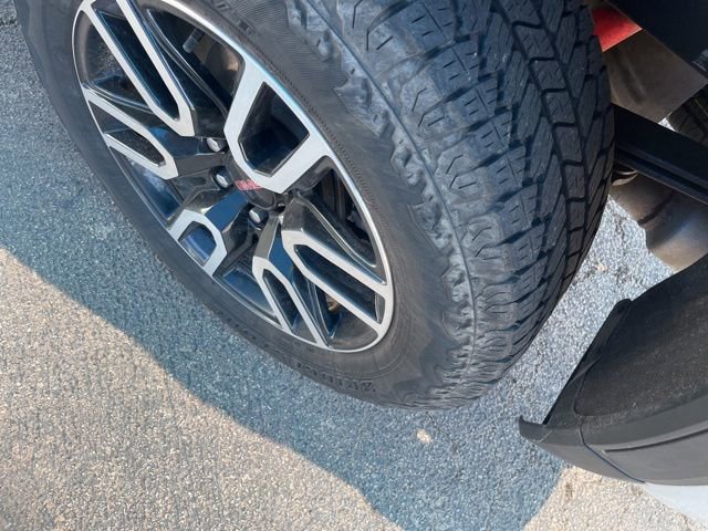 Used 2023 GMC Sierra 1500 AT4 w/ Technology Package image 7