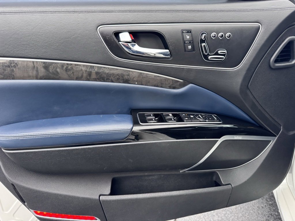 Used 2015 Kia K900 Luxury image 23